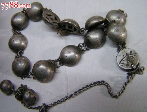 银扣形老银手链.带纹银款老银饰