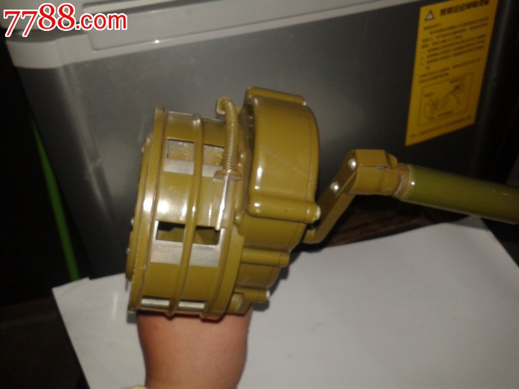 手摇式防空警报器