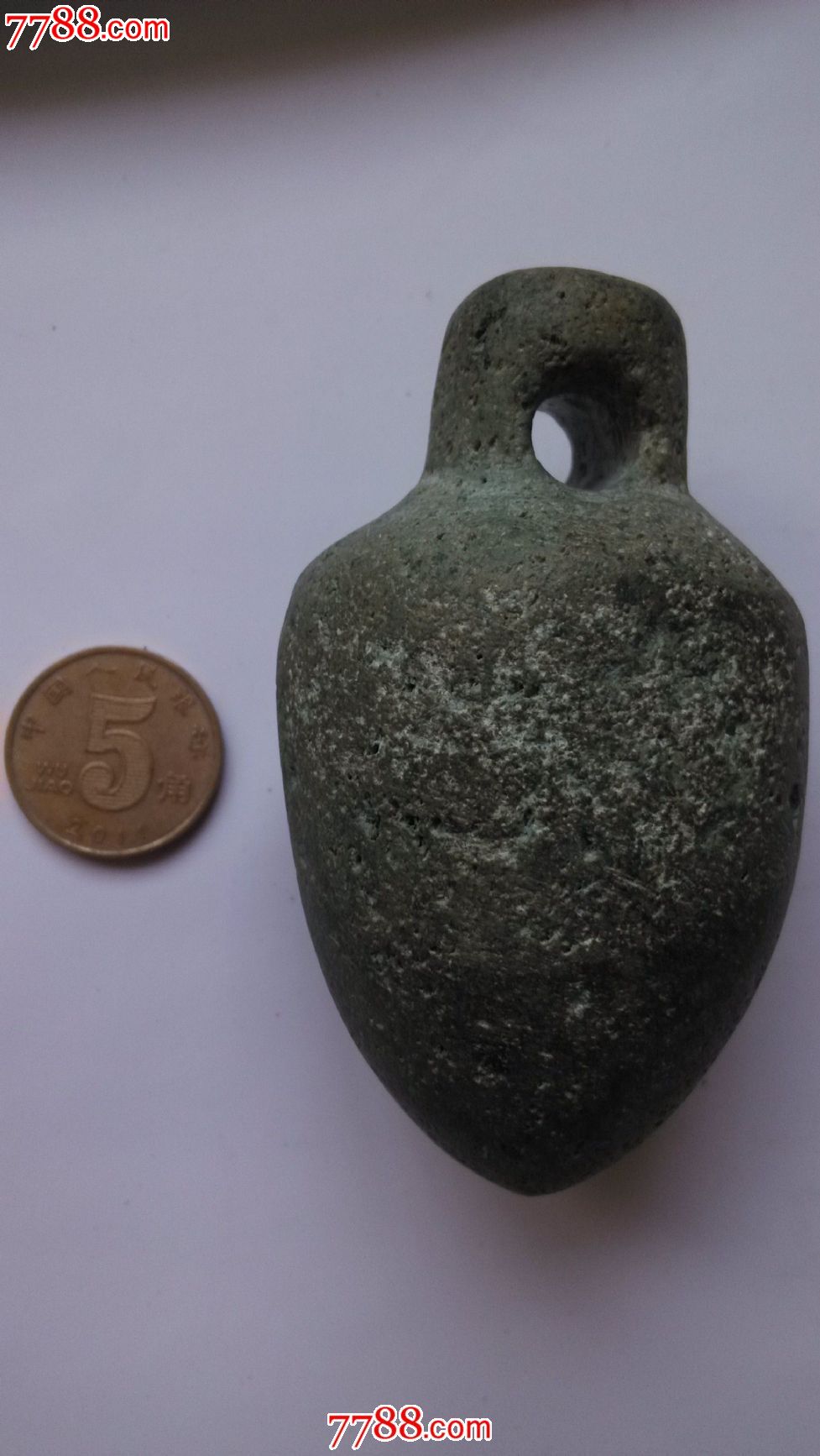 红山晚期石锤共两件