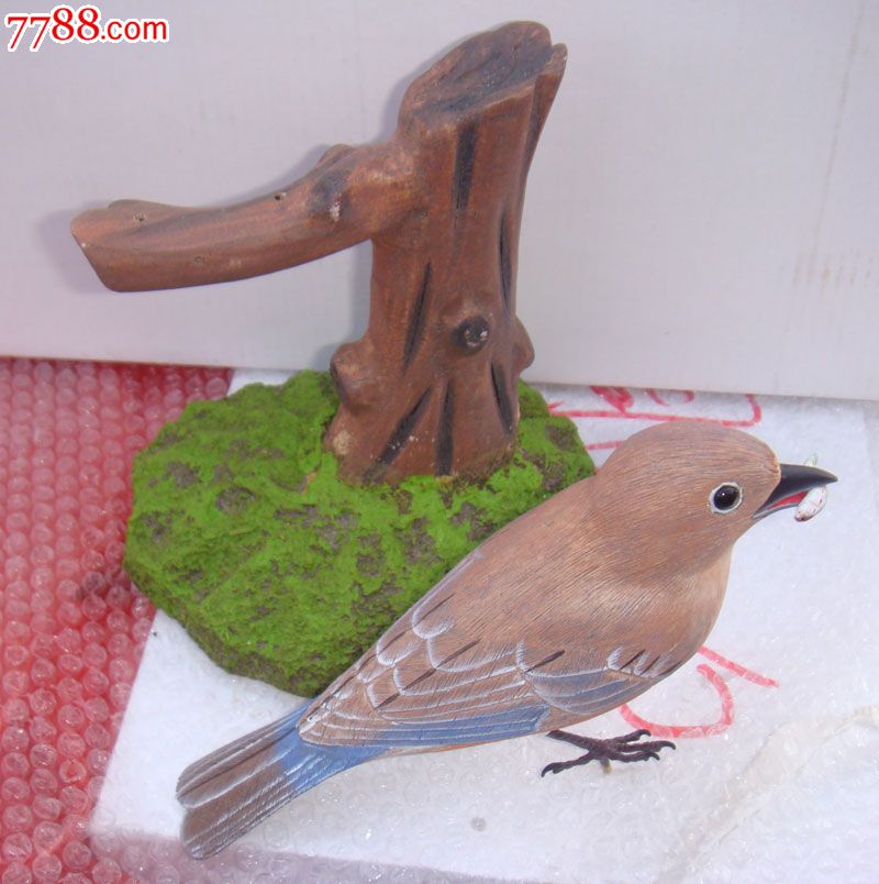 栩栩如生吃虫鸟木雕小鸟