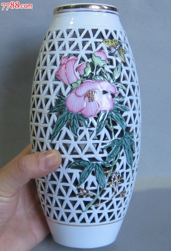 老古玩瓷器古董瓷器文革时期出口镂空彩瓷瓶【全美品相】