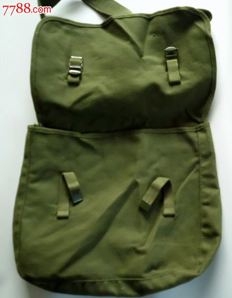 军挎书包