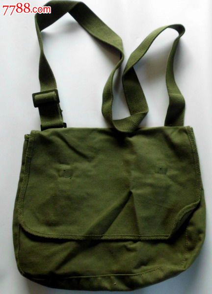 军挎书包