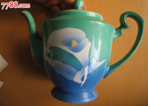 唐人瓷款绿釉壶