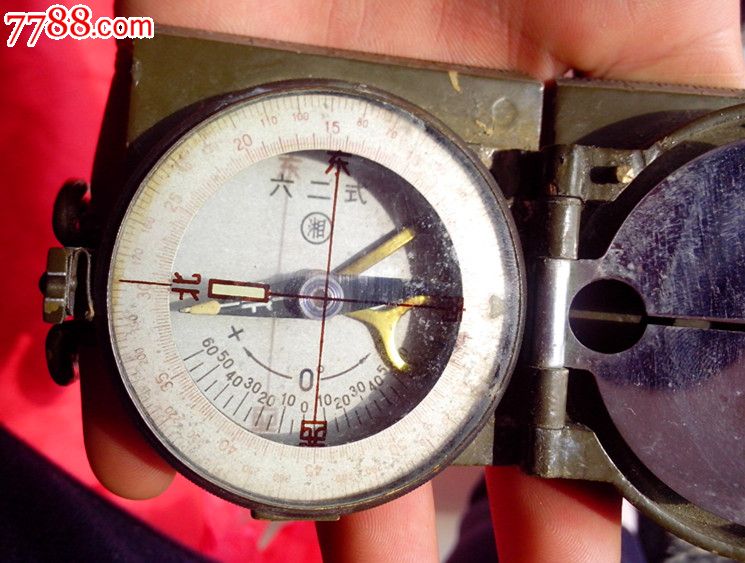 *用"六二式"指北针