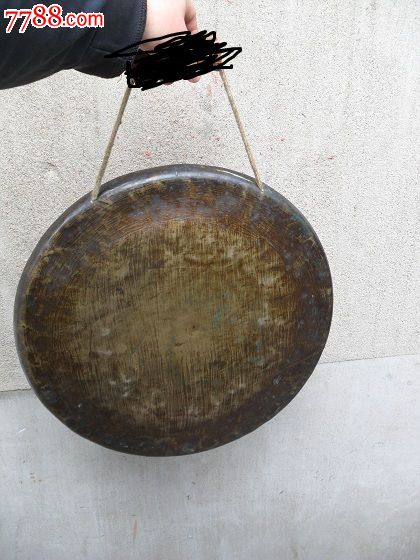 包最低清末民初特大开道铜锣或者打更罗,声音特别闷重,敲一下声音回旋