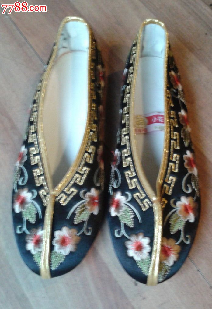 全新正品上海小花园绣花布鞋.原店铺歇业断码处理