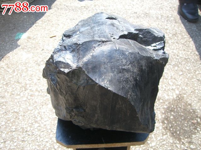 抚顺西路天矿煤精一块,【纯】20多斤,有喜欢的朋友看看,低卖.