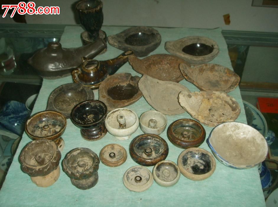 积攒多年一批24个各朝代油灯_价格3300元_第1张_7788收藏__收藏热线