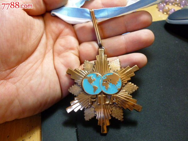 阿根廷世界杯——铜质大型镀玫瑰金奖牌!原配绶带!