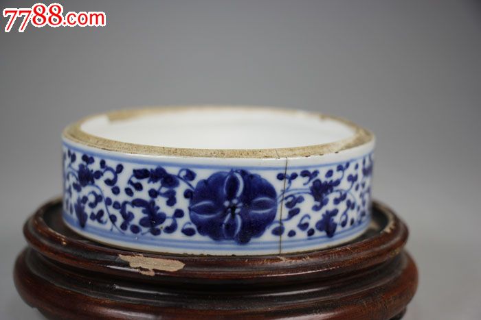 清乾隆--青花缠枝莲纹粉盒烟灰缸