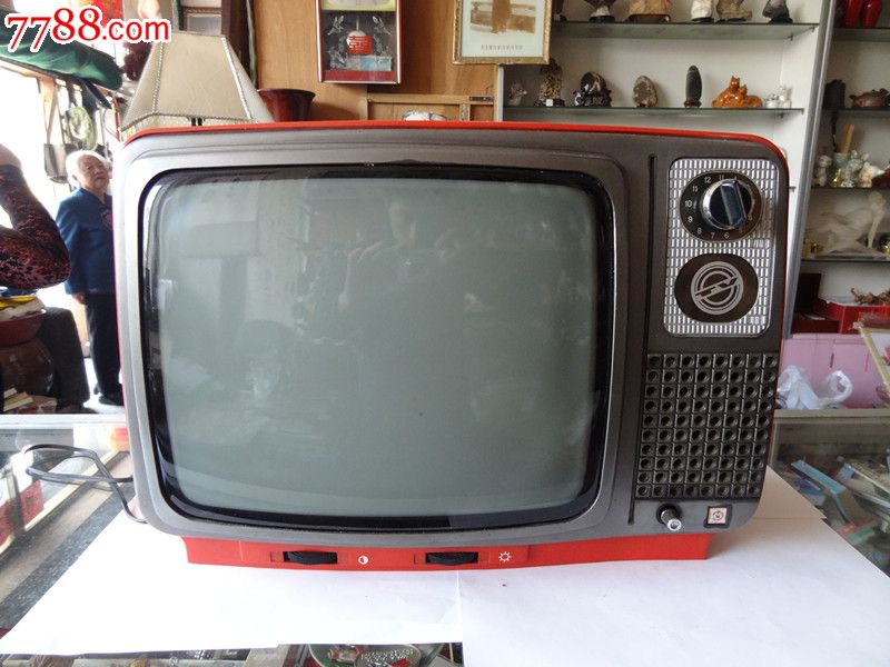 80年代红梅牌12寸老黑白电视机古董电视机