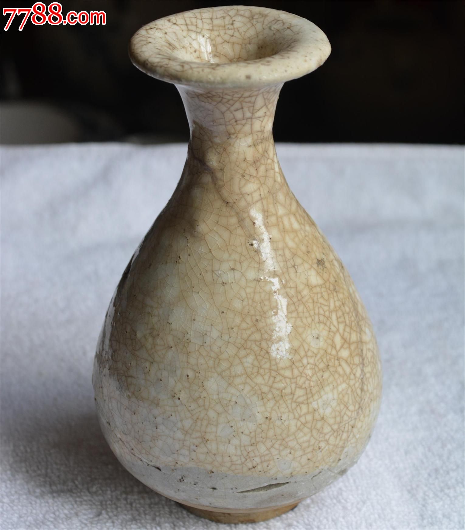 卵白釉玉壶春瓶