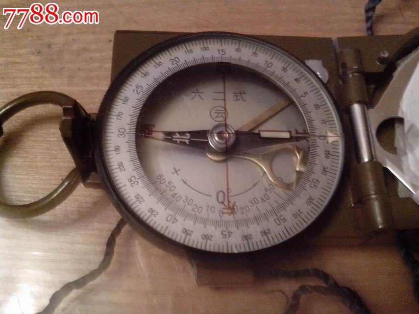 早期土黄色62式内圆云指北针