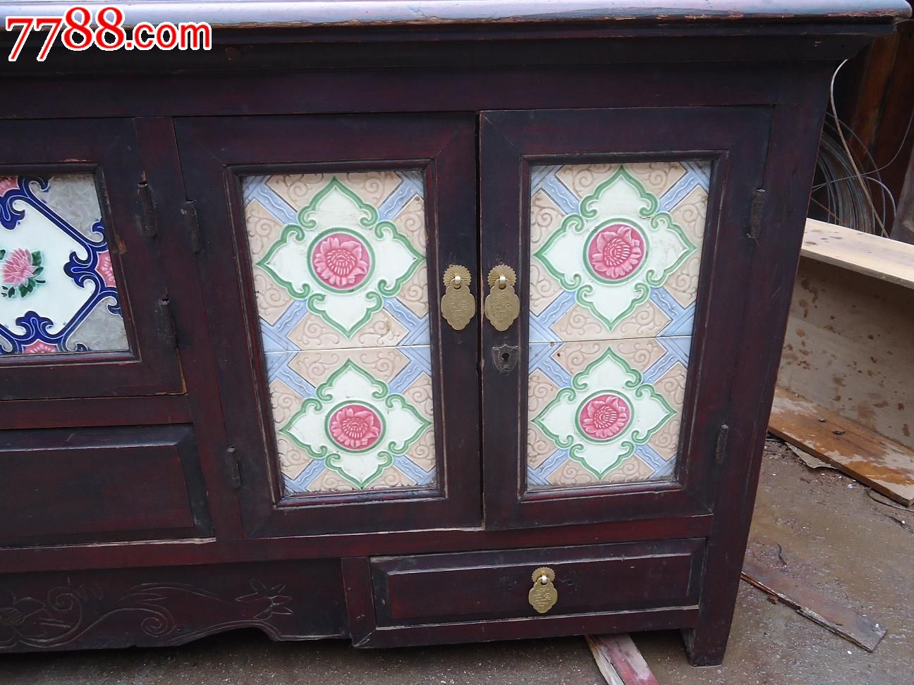东北特色瓷砖炕柜