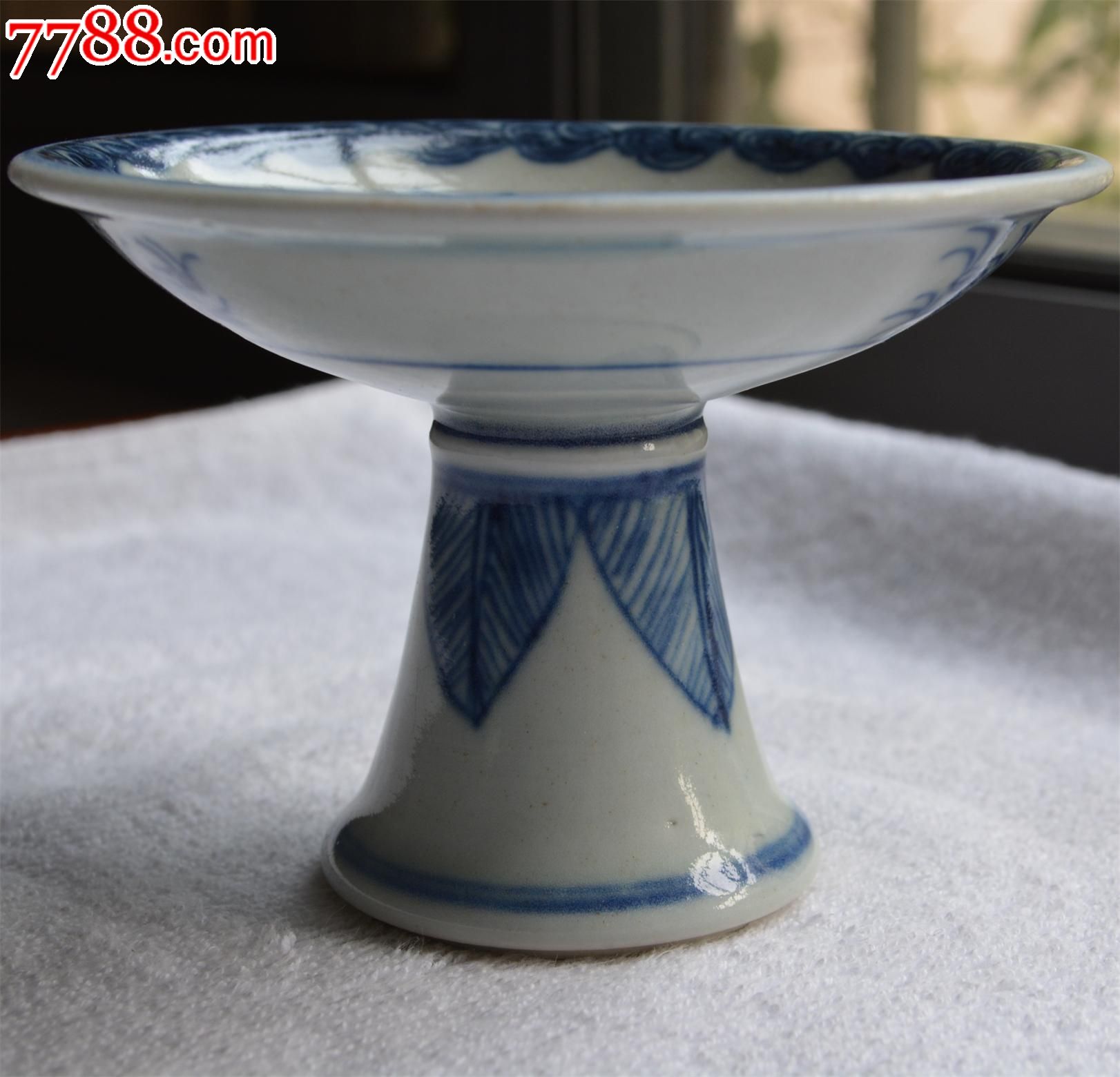 青花缠枝花卉纹高足贡盘