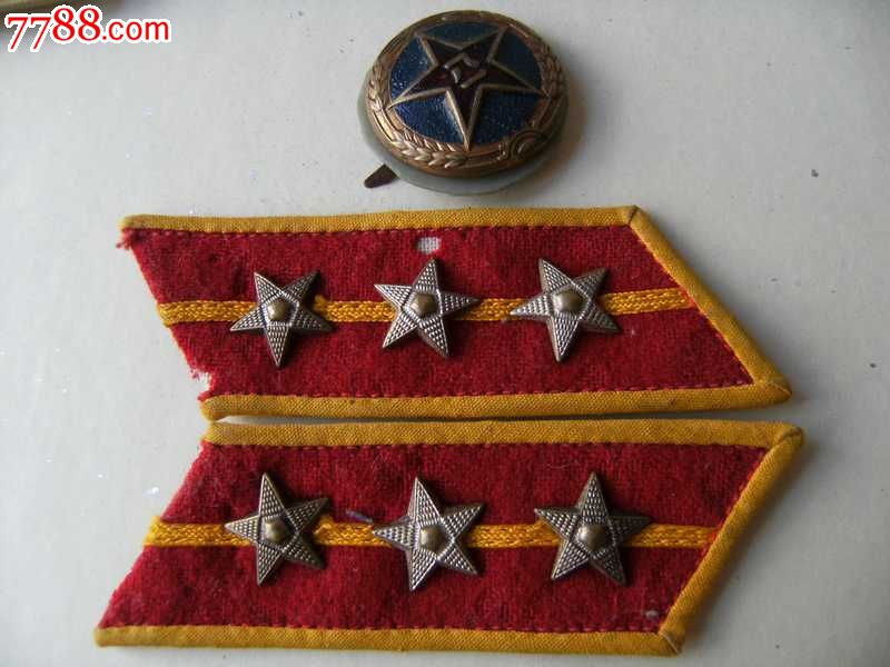 58式上卫领章及帽徽一组