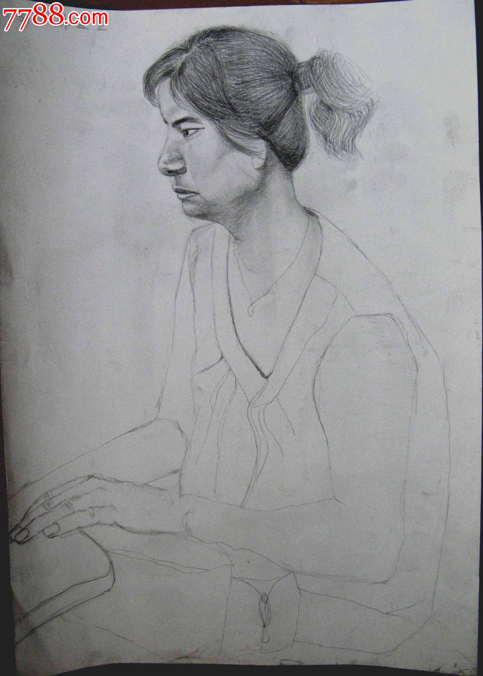 铅笔素描写生人物图:女子坐像