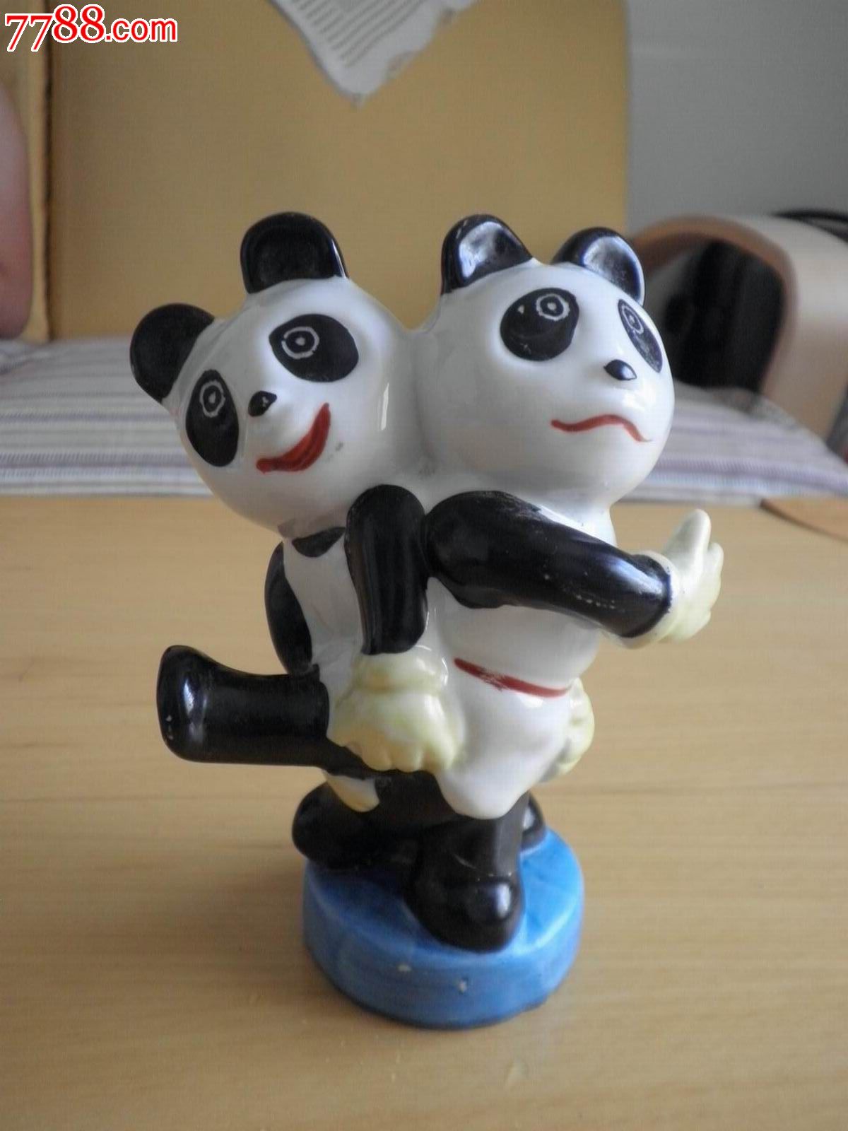 亚运会熊猫盼盼体操造型瓷摆件