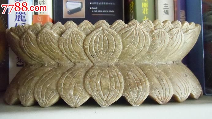 青田石雕观音菩萨的莲花宝座