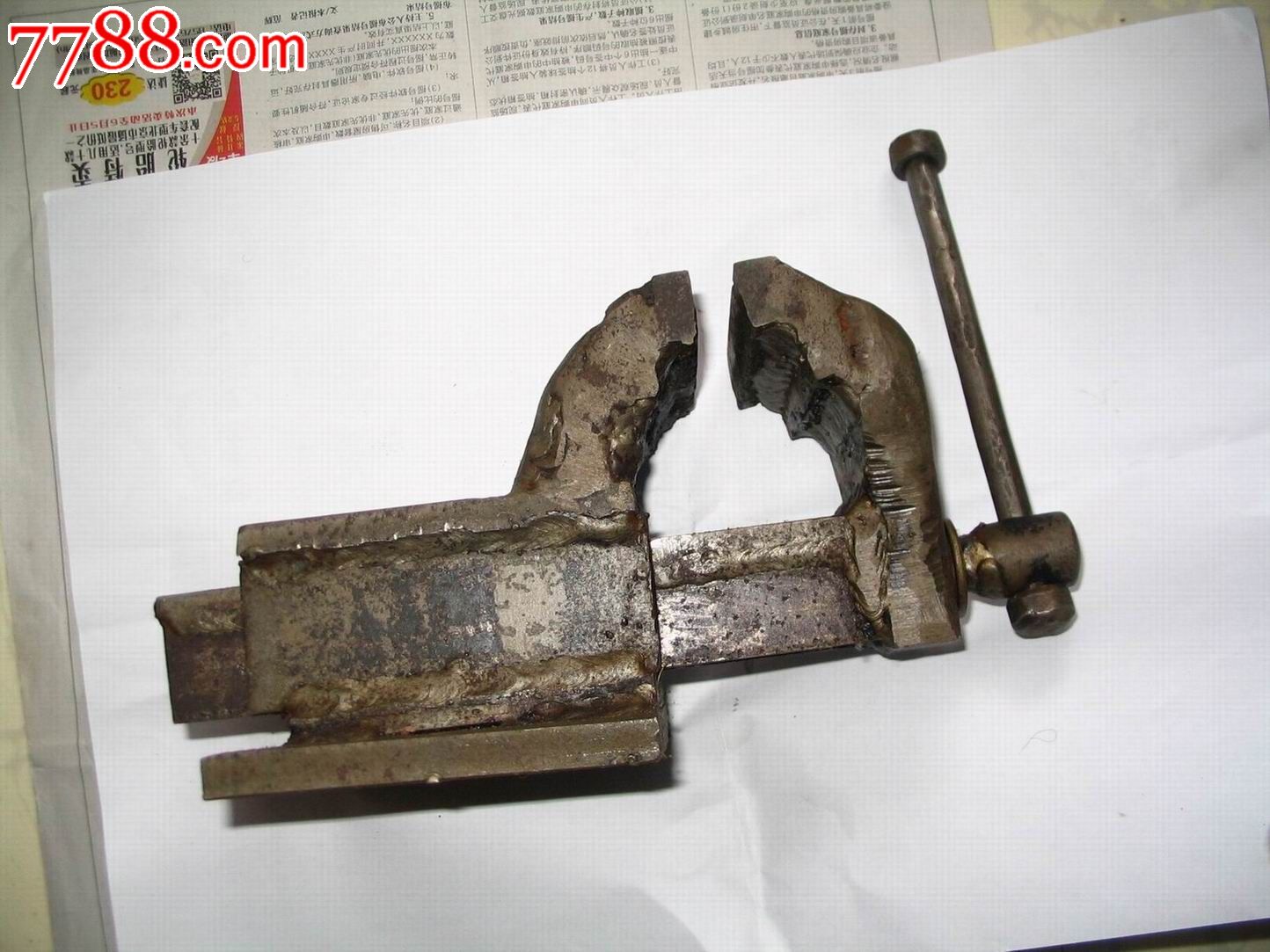 老工人纯手工制做的台钳,老台钳