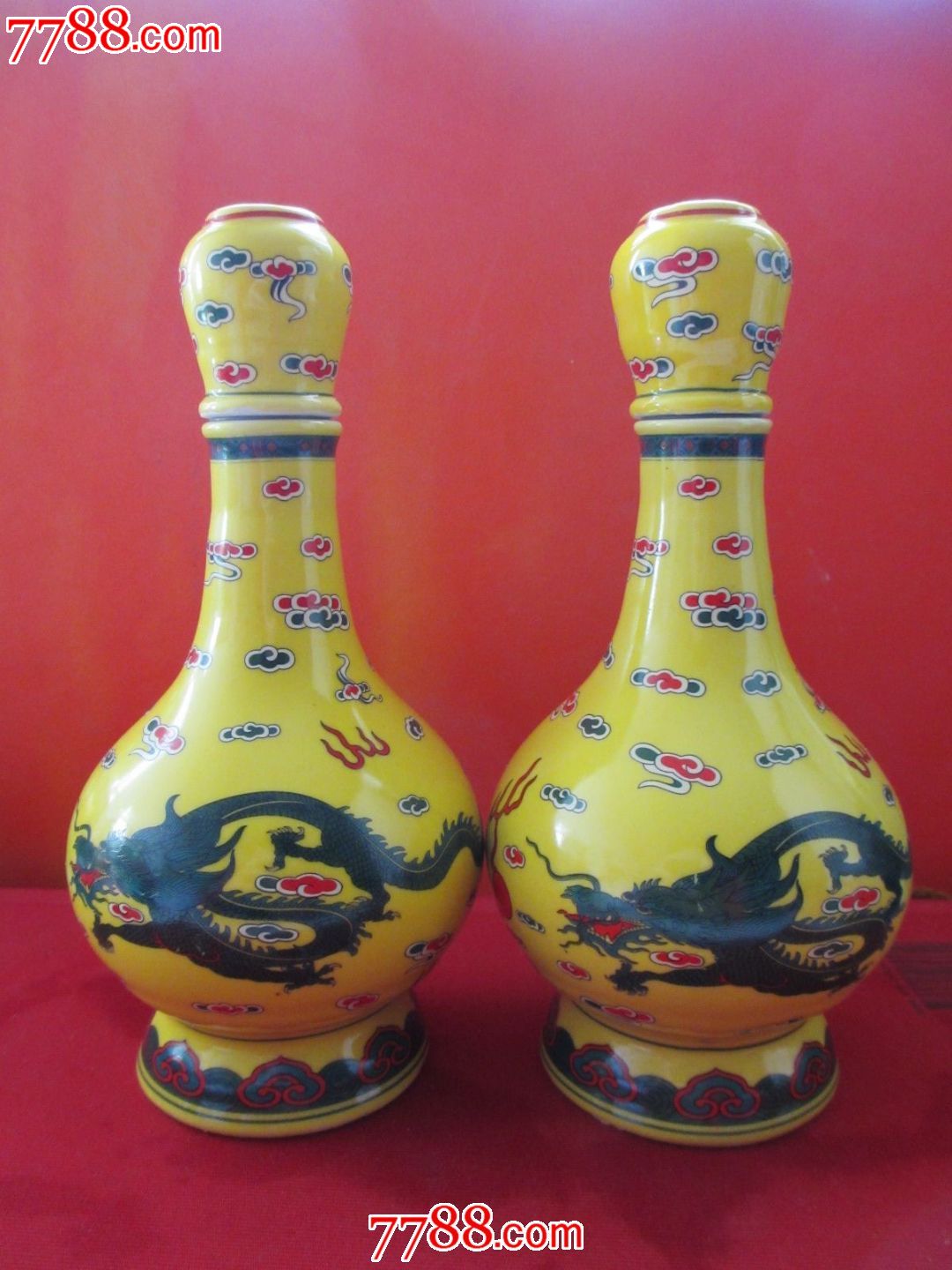 牛栏山精美黄瓷二龙戏珠瓶一对