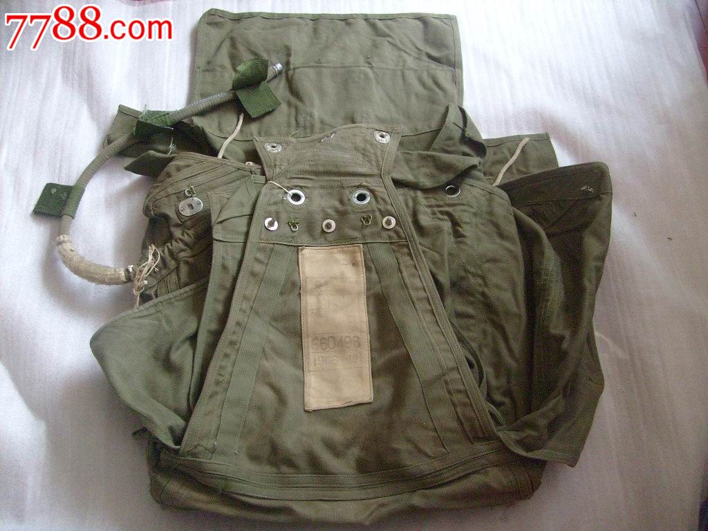 罕见1966年生产的飞行员专用救生伞包