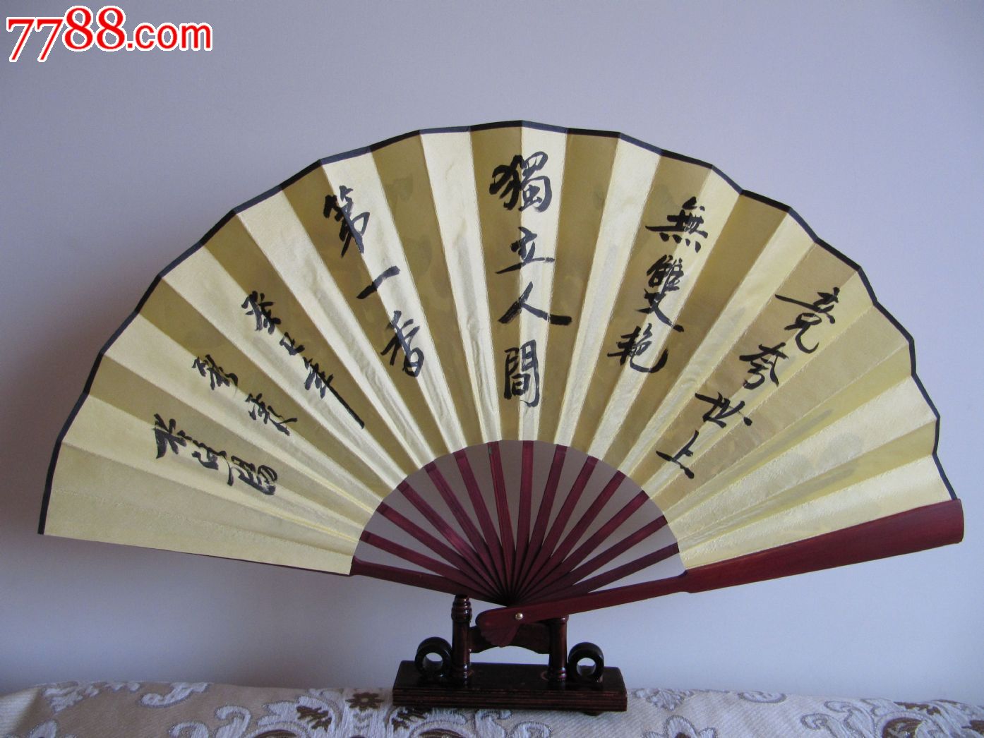 手绘牡丹花图案折扇