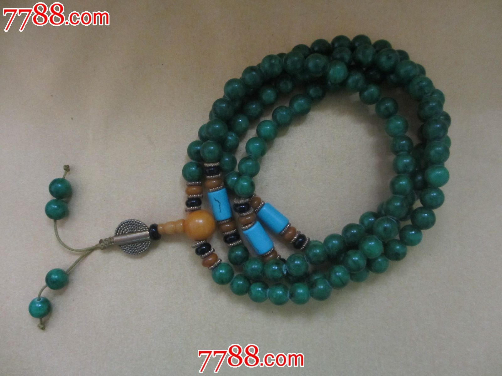 108翠绿雪山石多层手链配绿松石隔珠