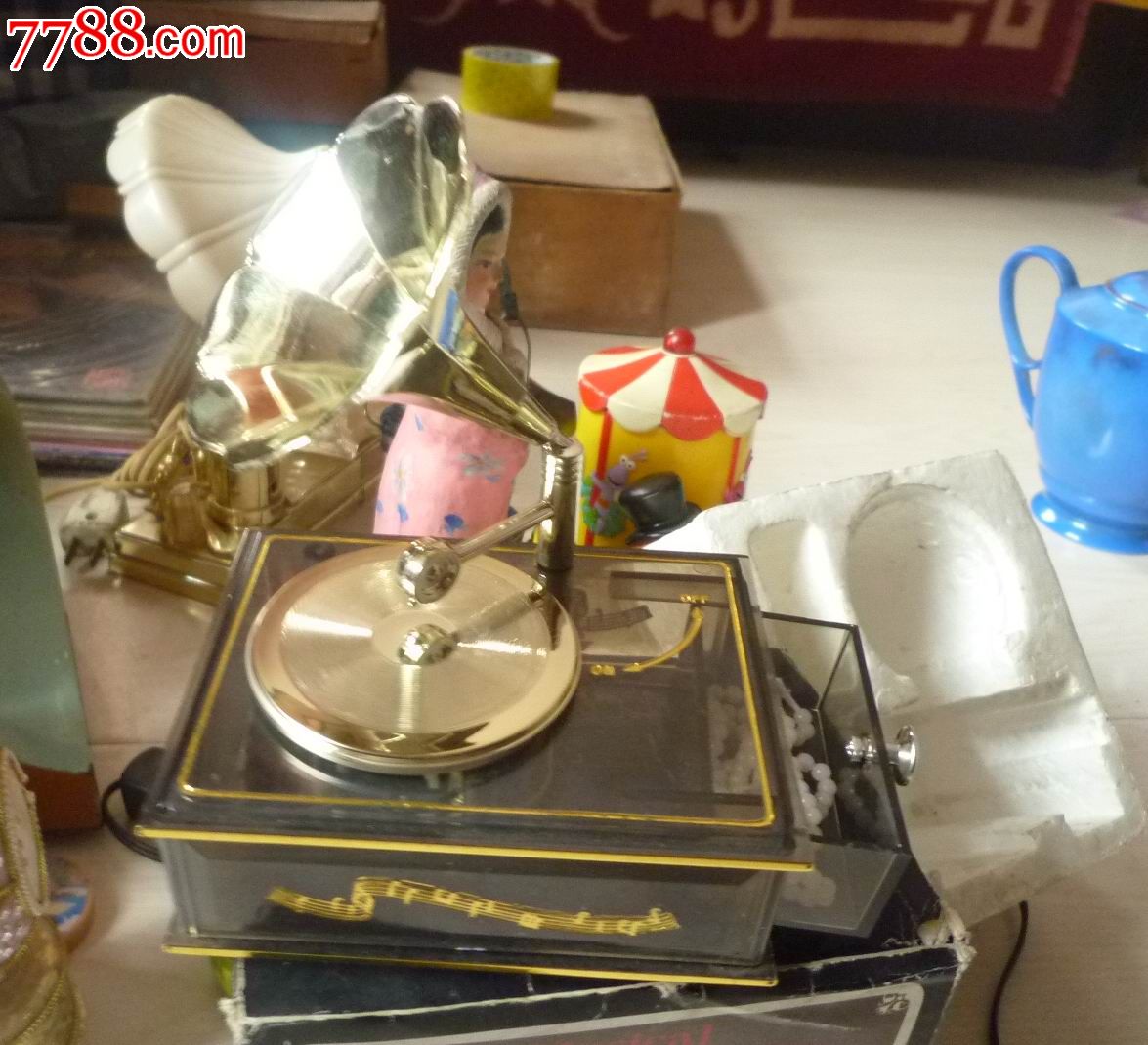 怀旧经典收藏老式花朵大喇叭唱片机造型八音盒