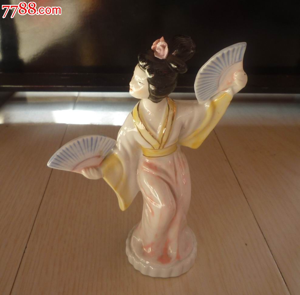 怀旧经典收藏瓷器日本和服女人舞扇子造型小瓷人