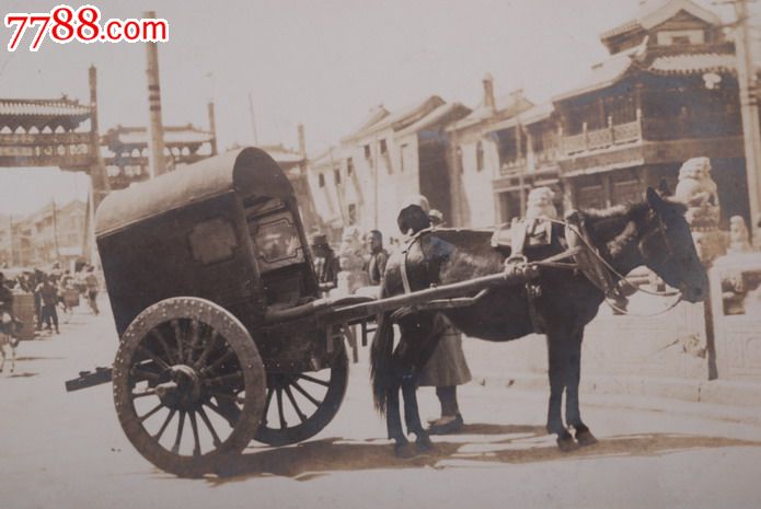 民国北京街道上的马车和赶马人原版老照片