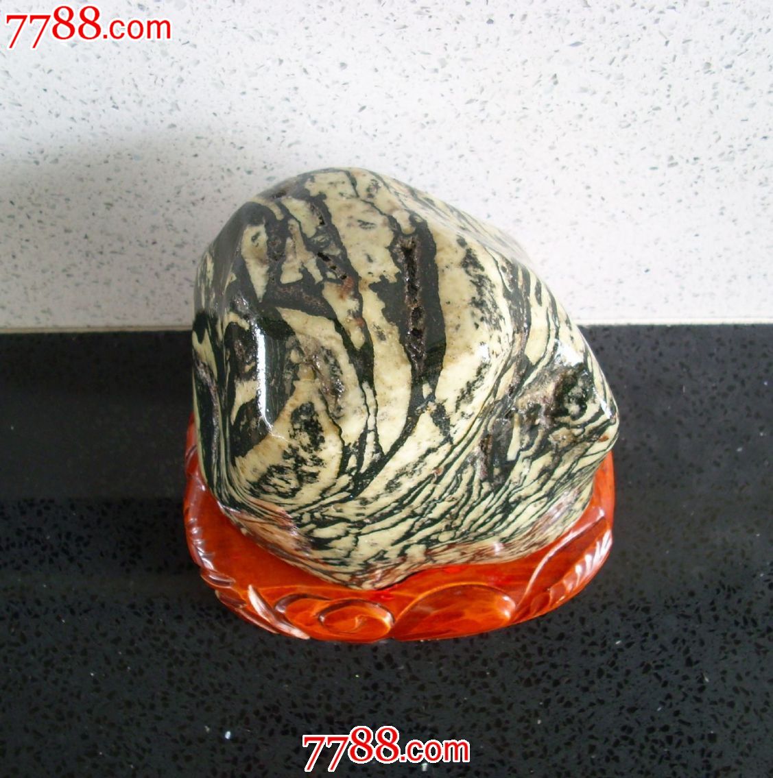 美丽的虎纹石摆件