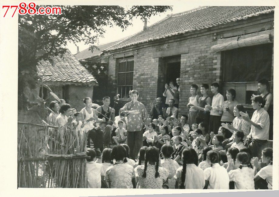 文革老照片老相片—天津市宝坻县小靳庄社员学唱革命样板戏