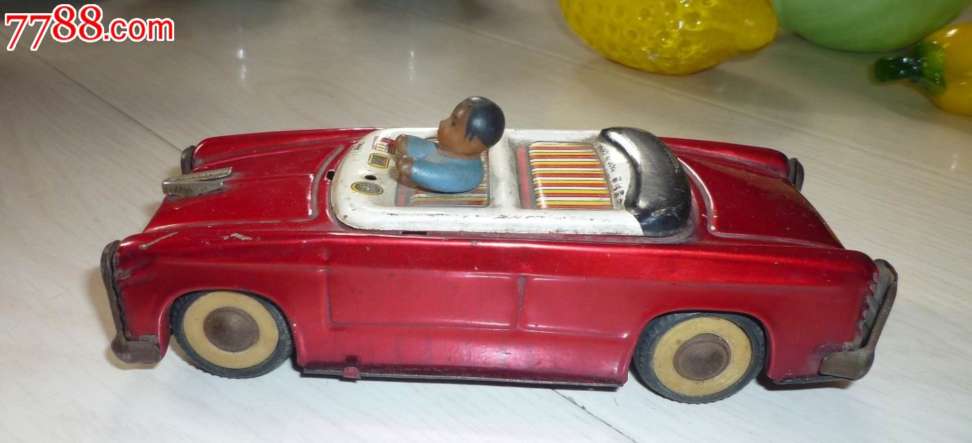 怀旧经典收藏文革经典红色铁皮小轿车玩具