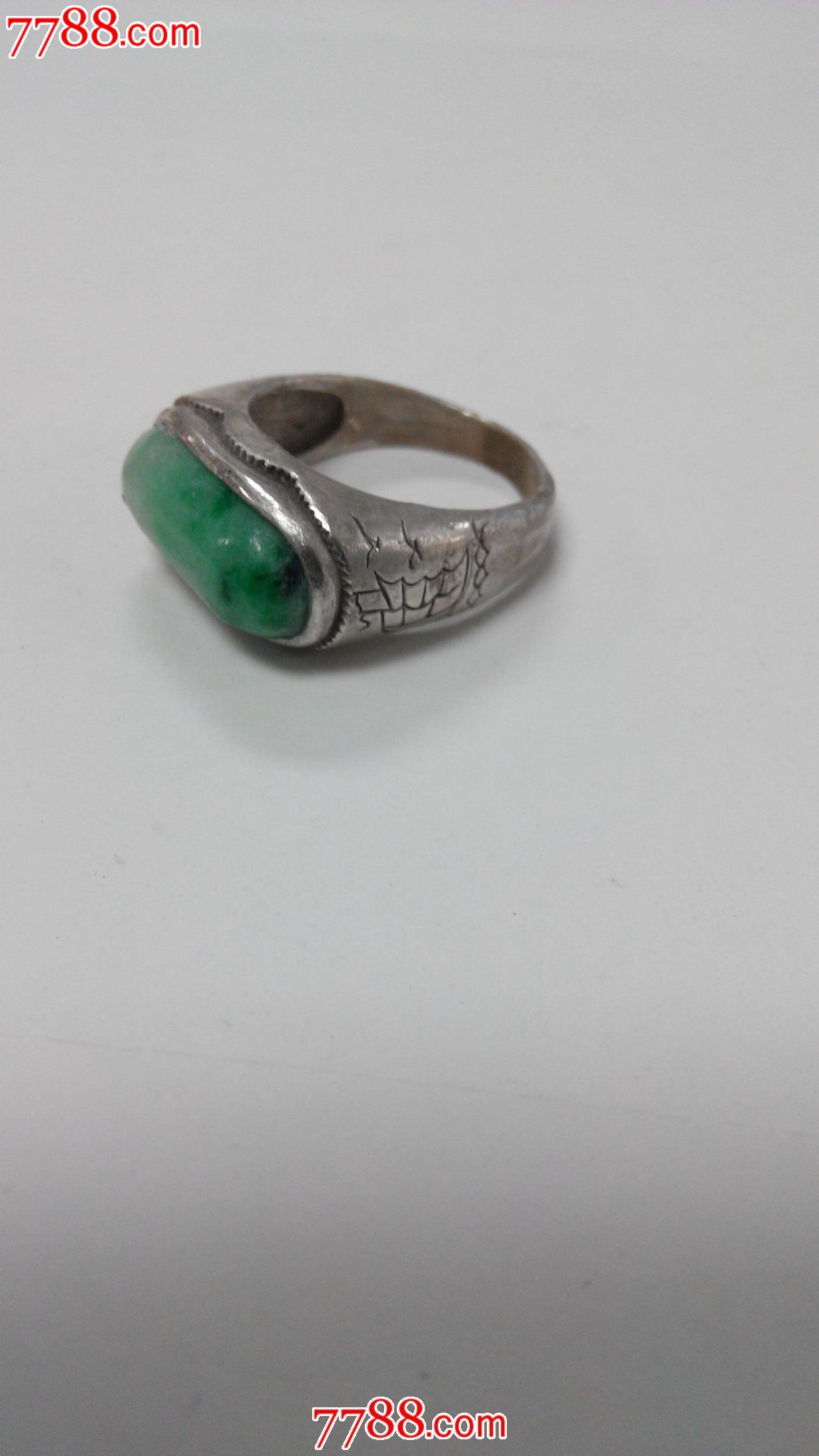 银拖翡翠戒指