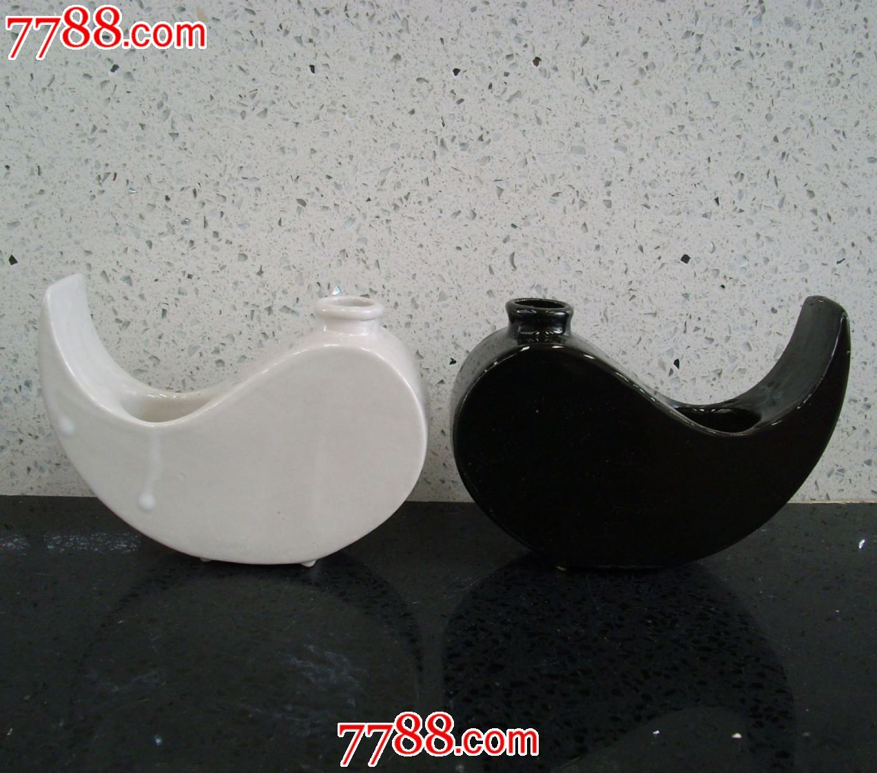 古玩杂项收藏---阴阳八卦型瓷酒瓶